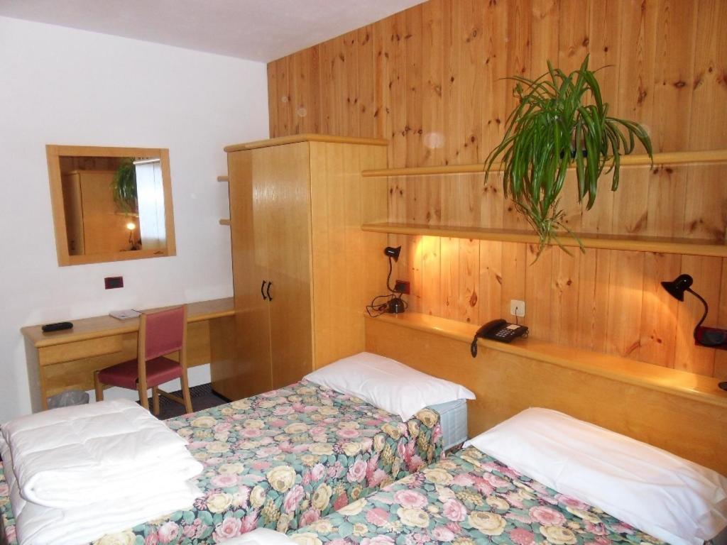 Hotel Santa Caterina Санта-Катерина-Вальфурва Номер фото